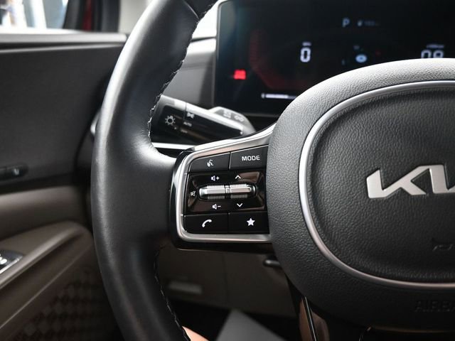 Used 2025 Kia Carnival EX FWD image 17