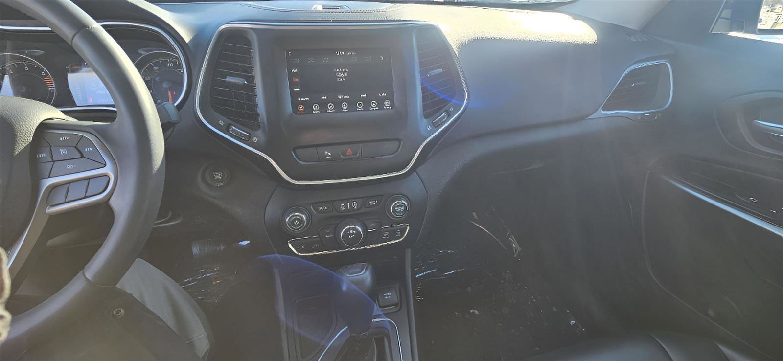 Used 2020 Jeep Cherokee Latitude Plus image 25