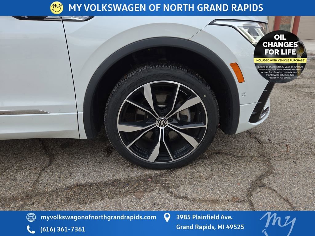 Used 2022 Volkswagen Tiguan SEL R-Line image 35