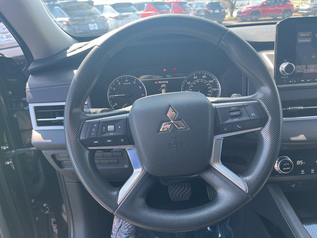 Used 2024 Mitsubishi Outlander ES image 17