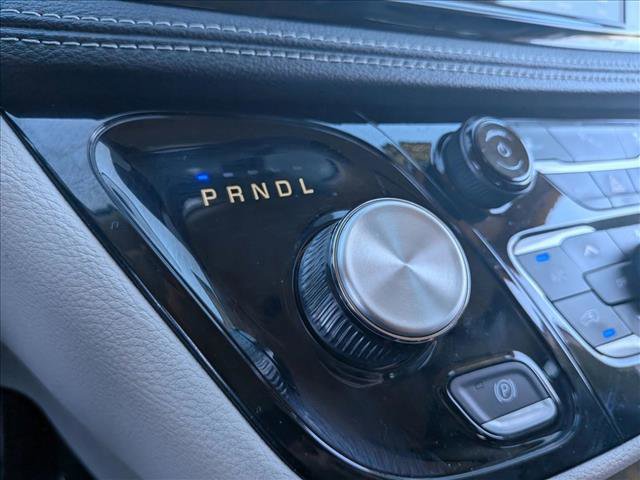Used 2024 Chrysler Pacifica Select image 11