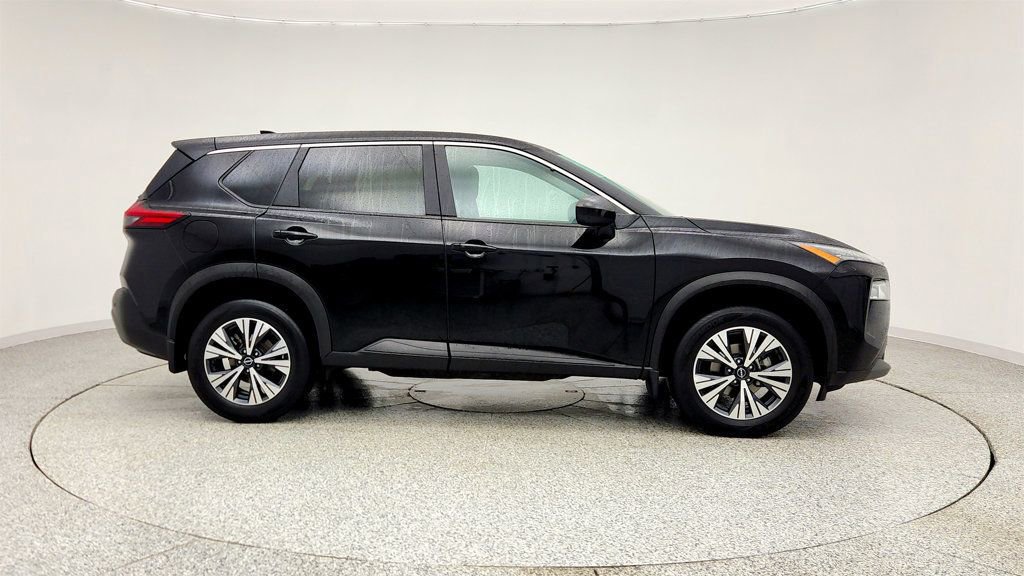 Used 2023 Nissan Rogue SV image 4