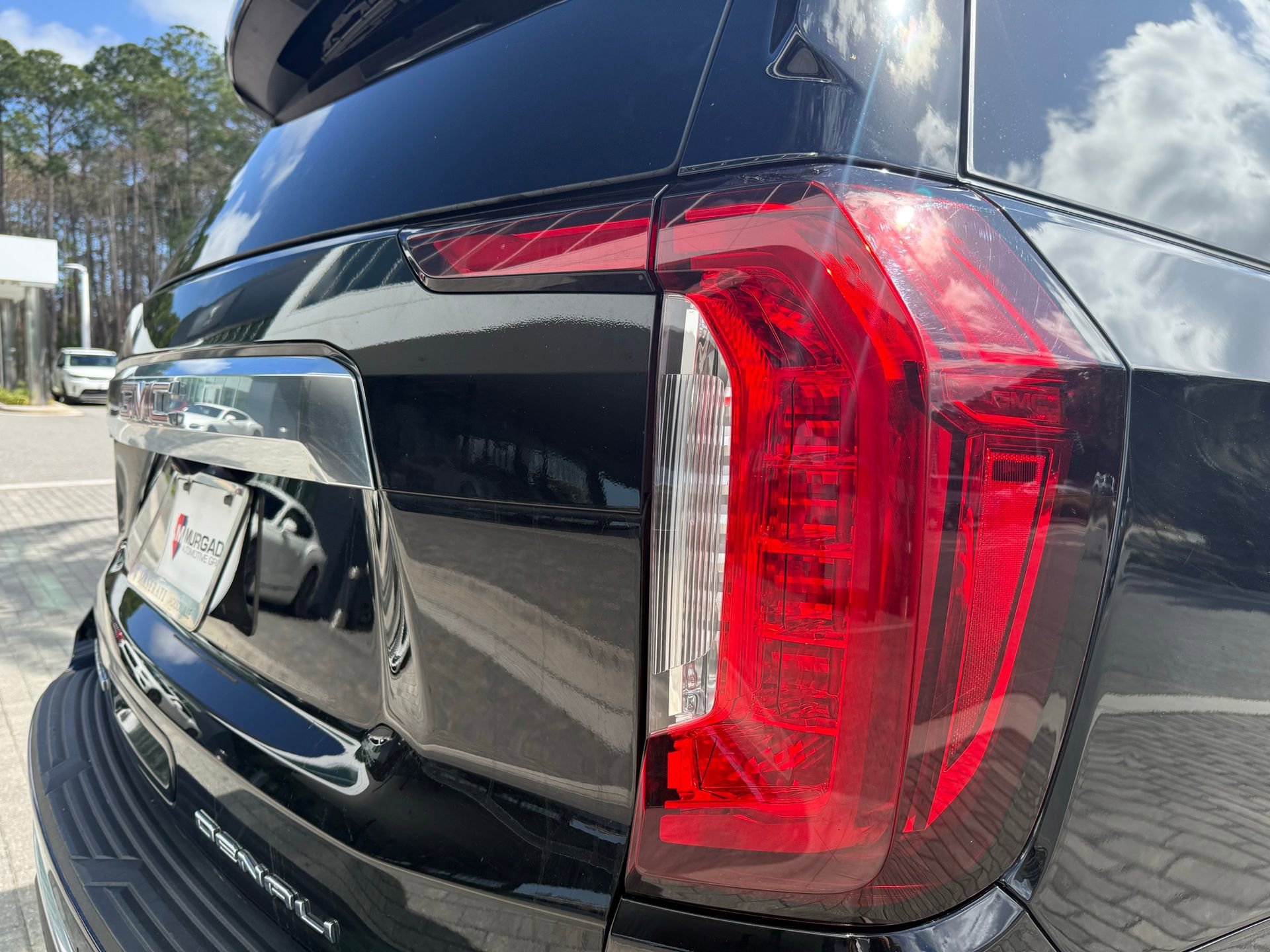 Used 2023 GMC Yukon XL Denali image 13