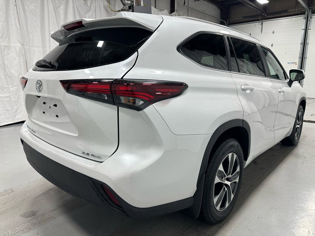 Used 2025 Toyota Highlander XLE image 7