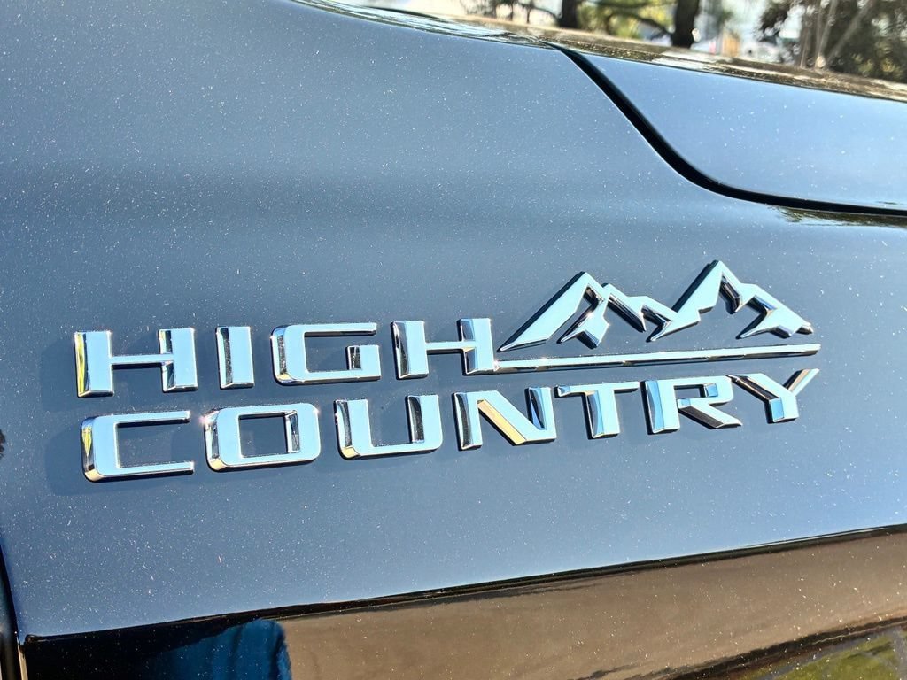 New 2026 Chevrolet Suburban High Country AWD/4WD image 6