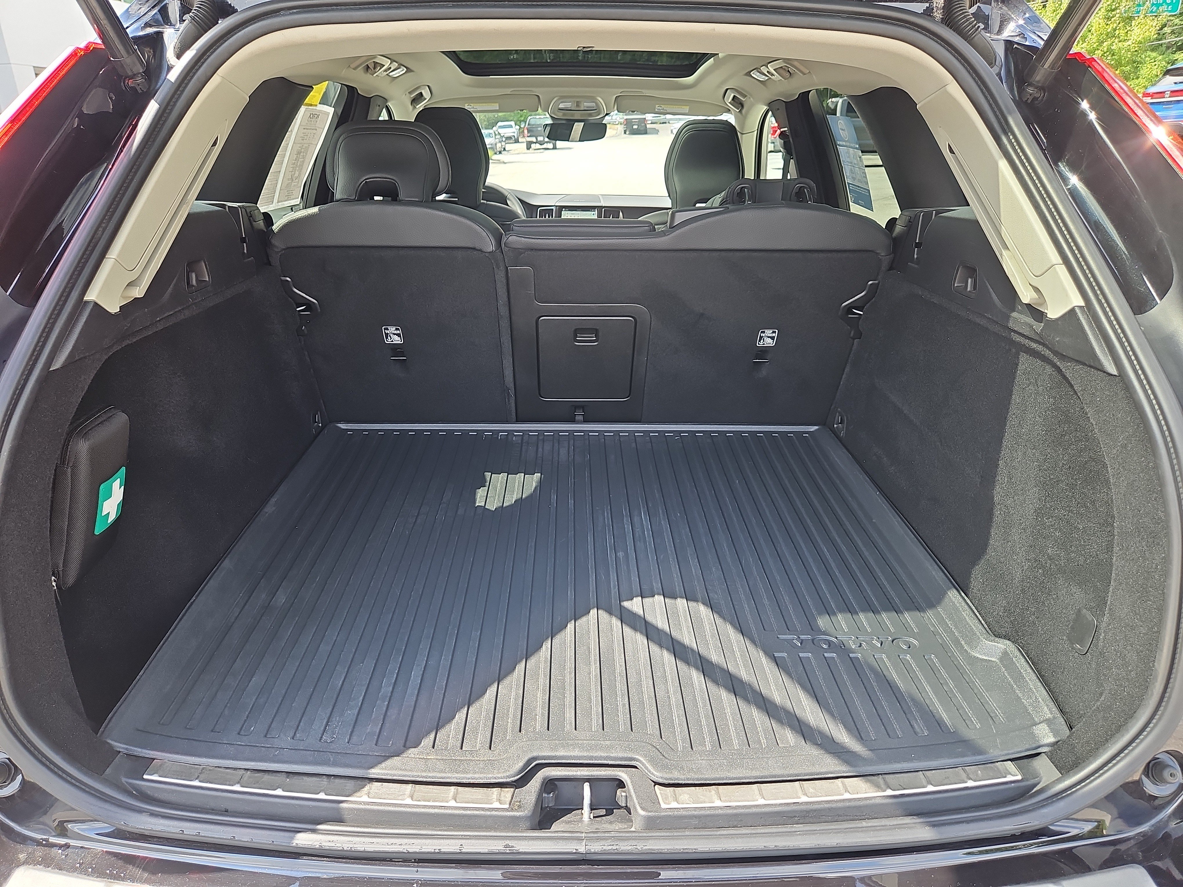 Used 2024 Volvo XC60 B5 Plus w/ Protection Package Premier AWD/4WD image 34