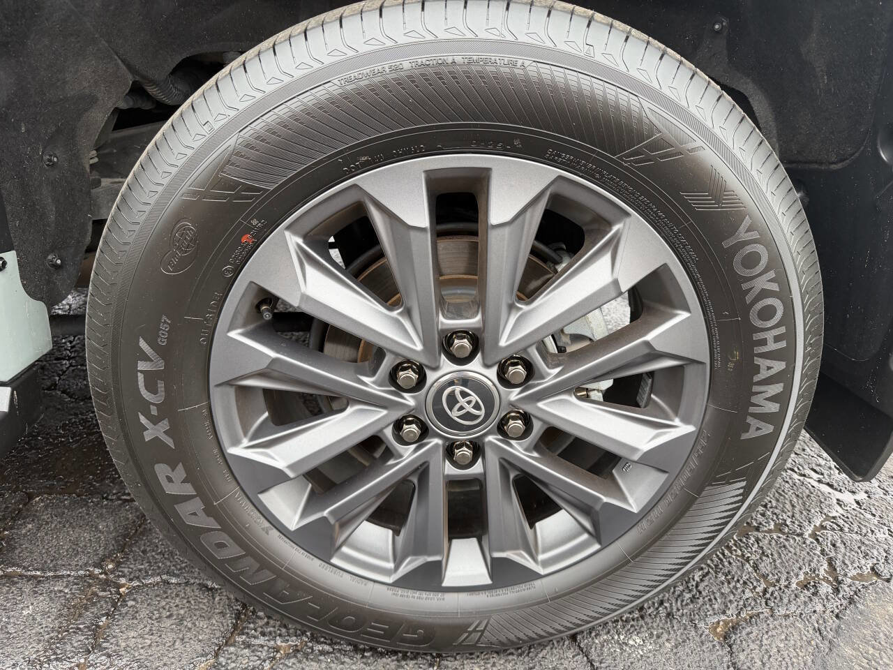 Used 2024 Toyota Sequoia Limited w/ Tow Technology Package AWD/4WD image 25