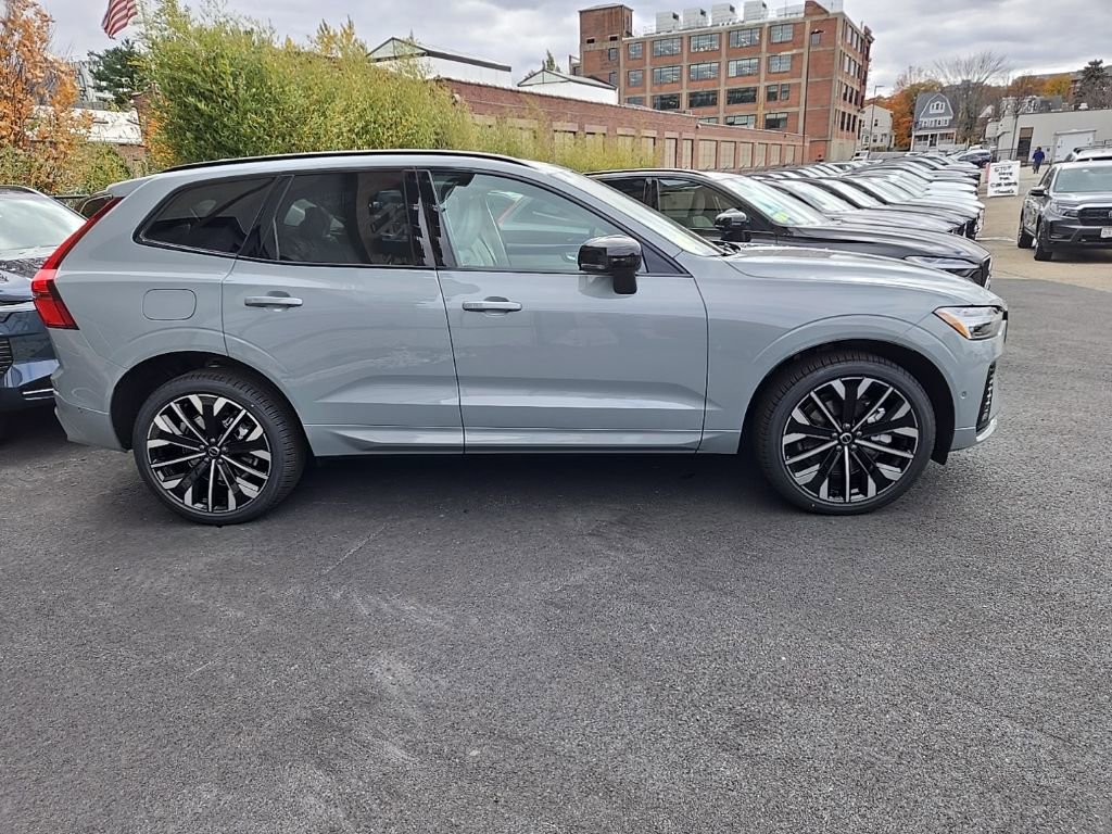 New 2026 Volvo XC60 T8 Ultra w/ Protection Package Premier image 3