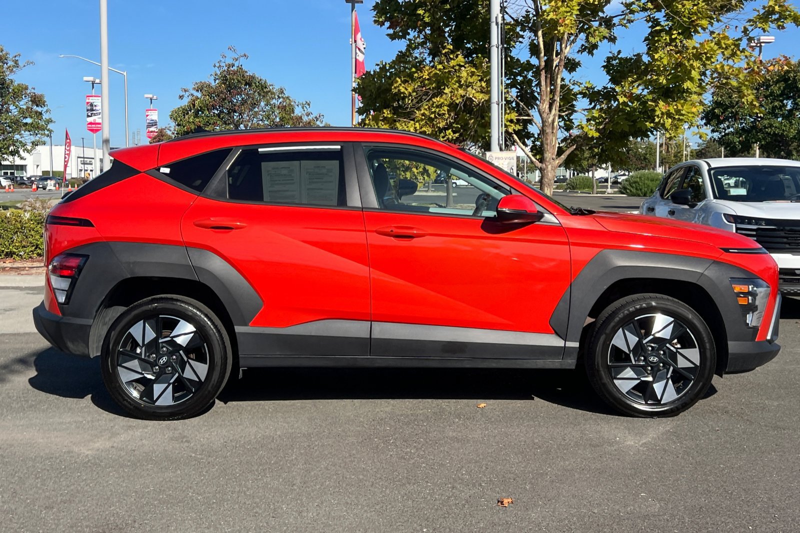 Used 2024 Hyundai Kona SEL AWD/4WD image 3