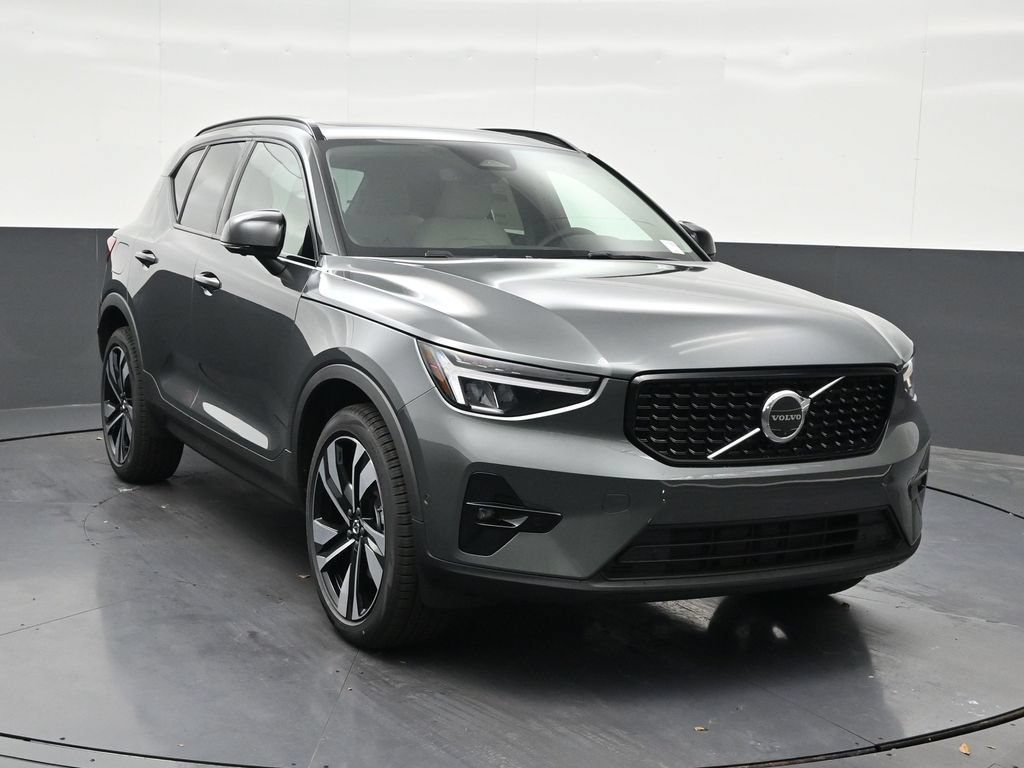 New 2026 Volvo XC40 B5 Plus AWD/4WD image 7