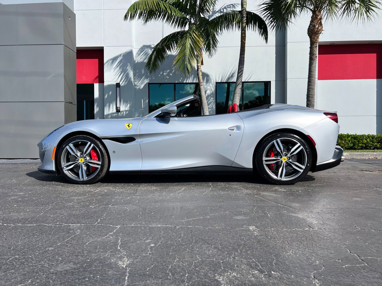 Used 2019 Ferrari Portofino image 22