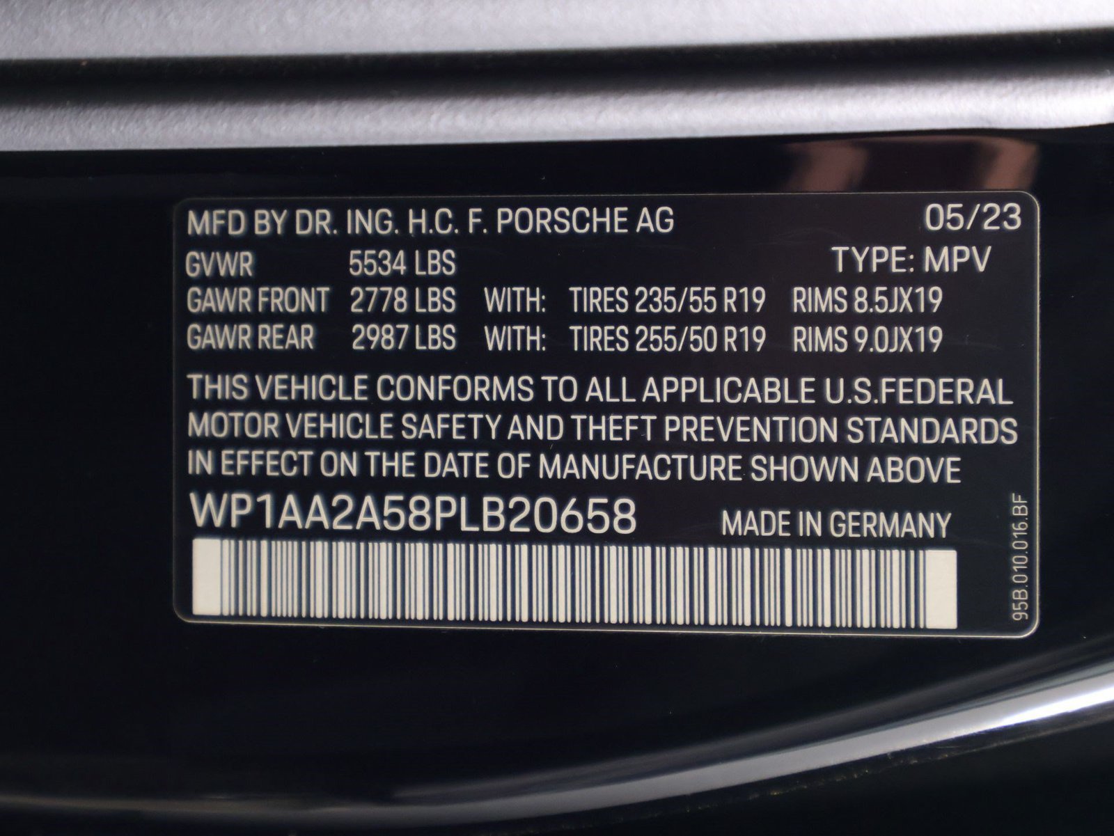 Certified 2023 Porsche Macan AWD/4WD image 19
