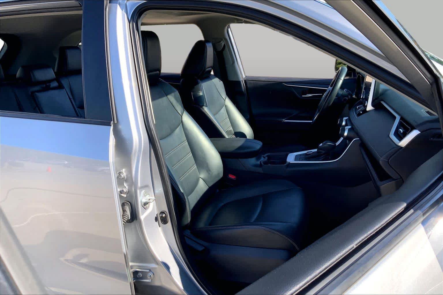 Used 2020 Toyota RAV4 Limited AWD/4WD image 9