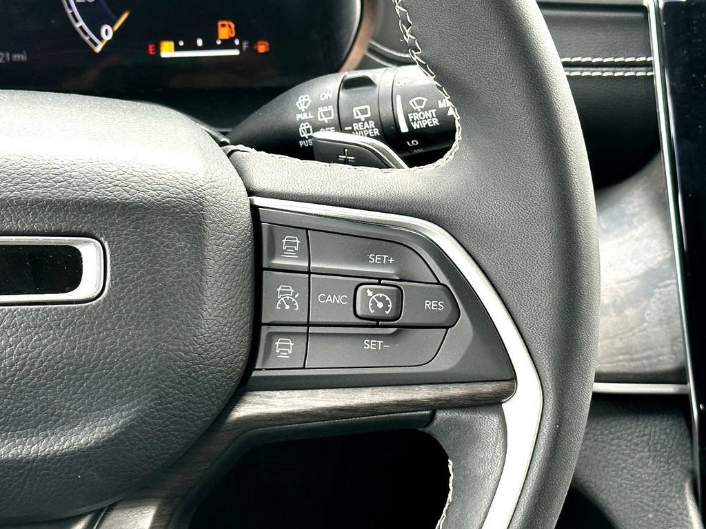 Used 2023 Jeep Grand Cherokee L Limited w/ Luxury Tech Group II RWD image 23