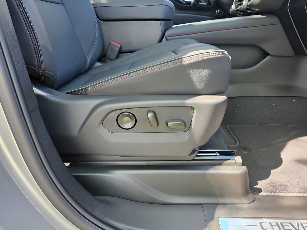 New 2026 Chevrolet Suburban RST image 14