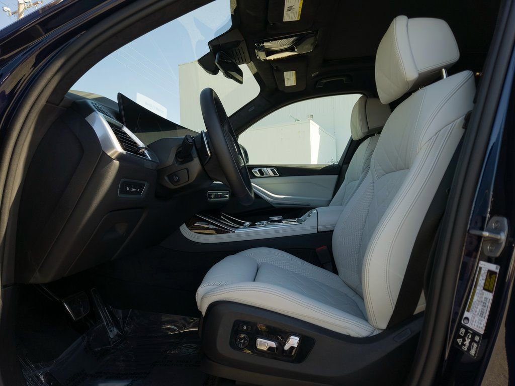 Used 2025 BMW X7 xDrive40i w/ M Sport Package image 8
