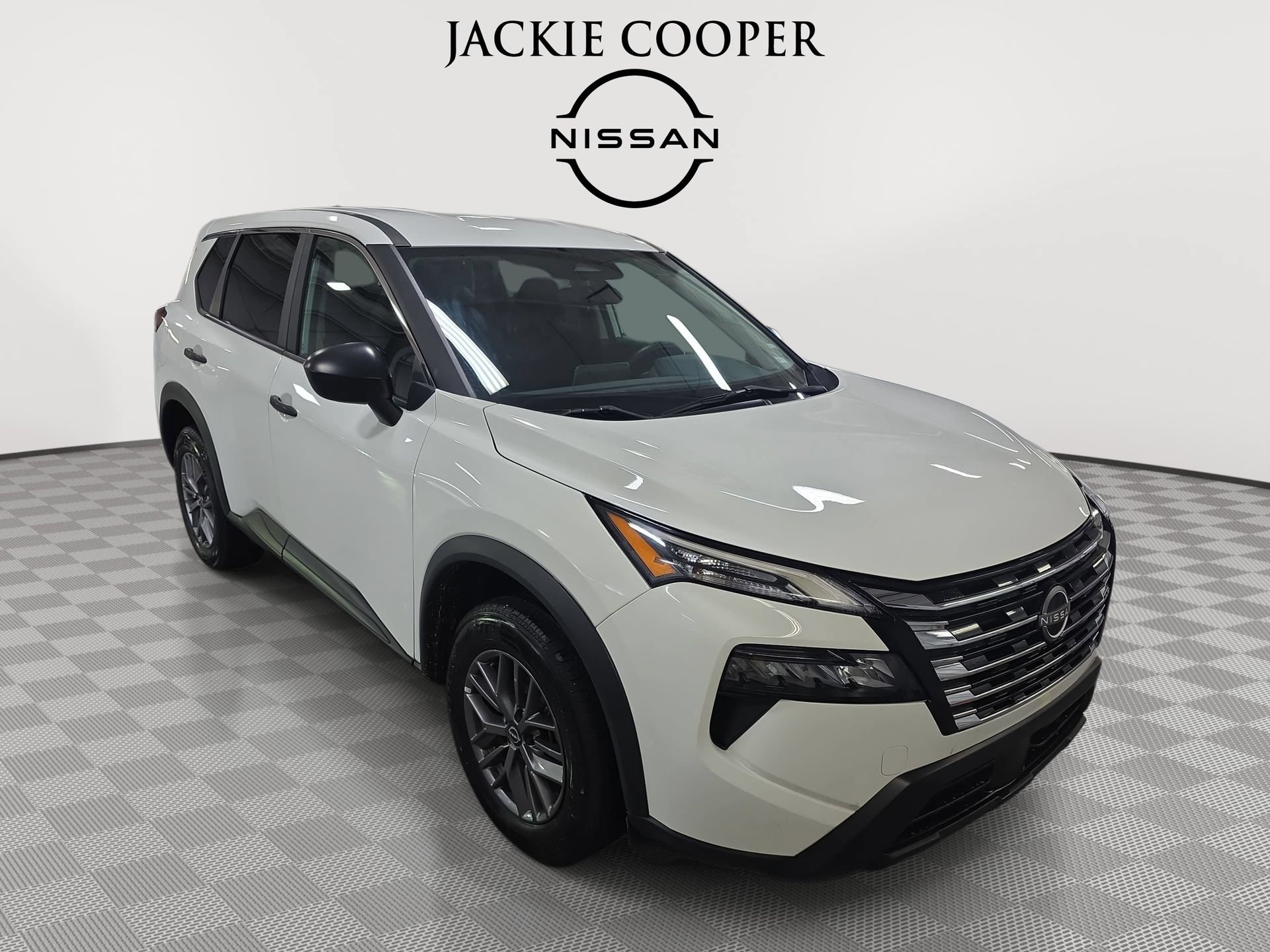 Used 2024 Nissan Rogue S AWD/4WD image 3