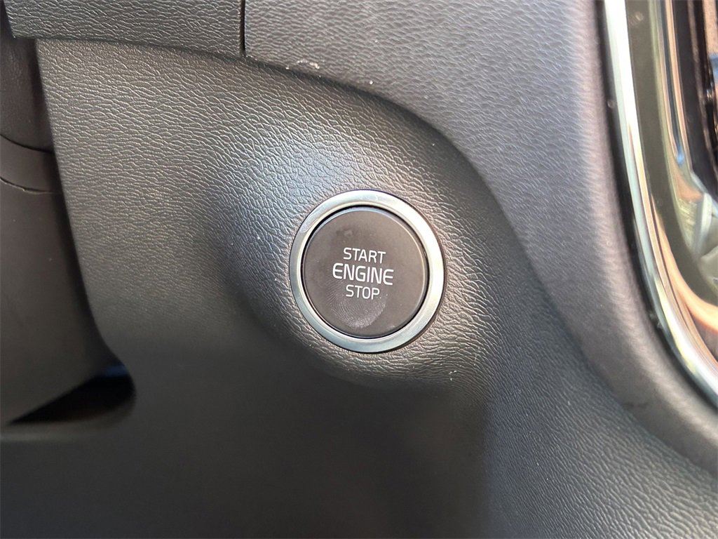 Used 2025 Volvo XC40 B5 Core w/ Protection Package Premier image 29