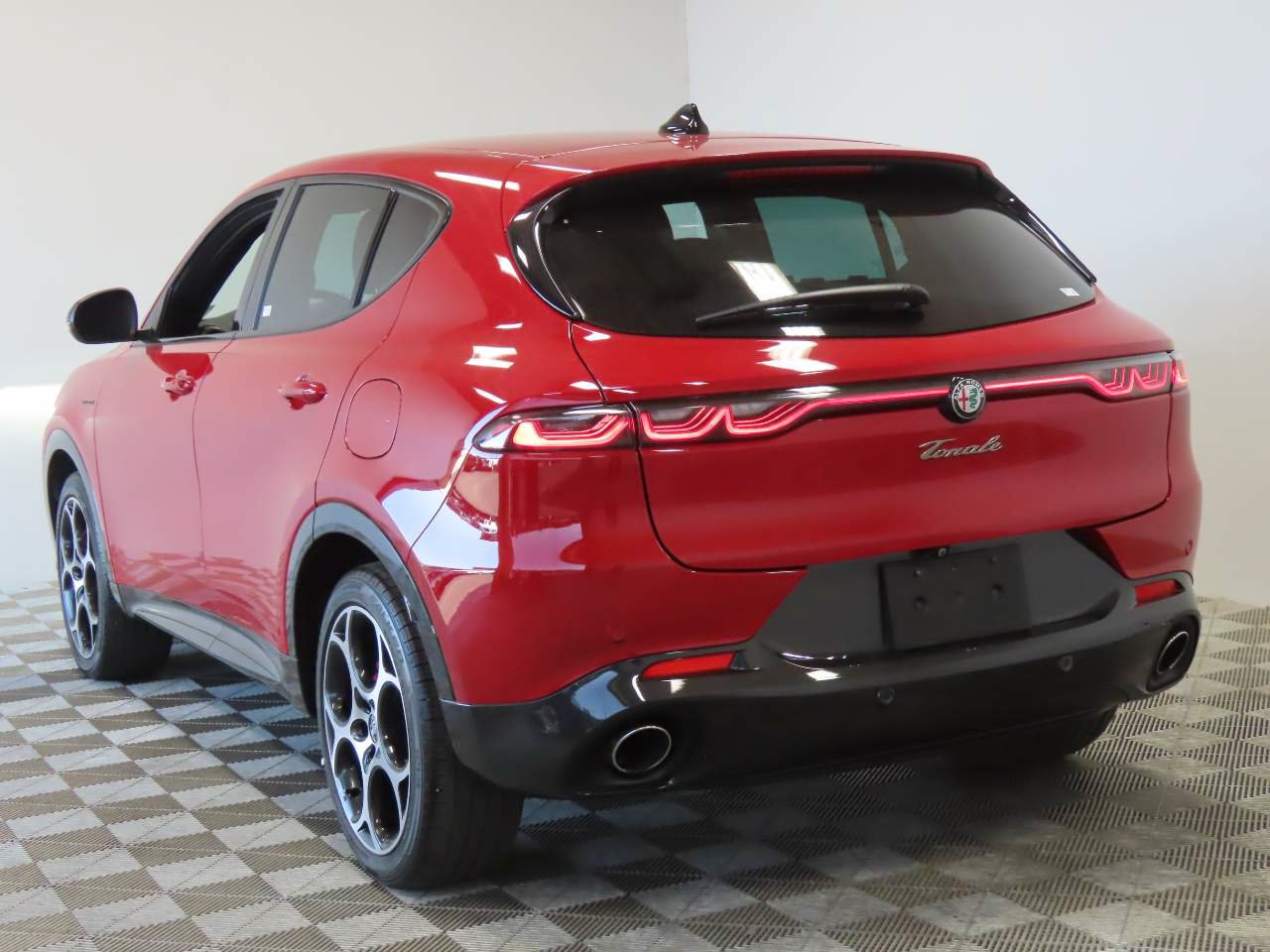 Used 2024 Alfa Romeo Tonale Veloce AWD/4WD image 3
