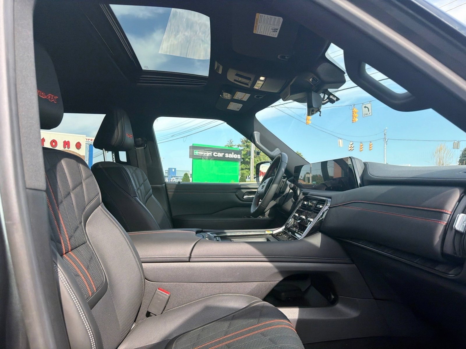 Used 2025 Nissan Armada PRO-4X w/ Pro-4X Premium Package AWD/4WD image 23