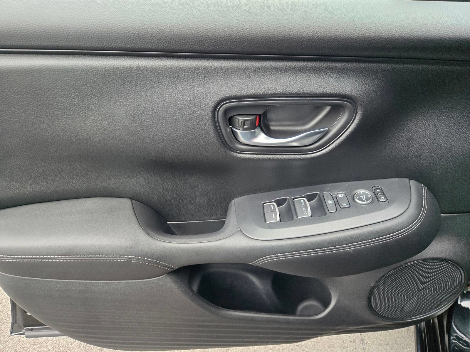 Used 2025 Honda HR-V EX-L image 17