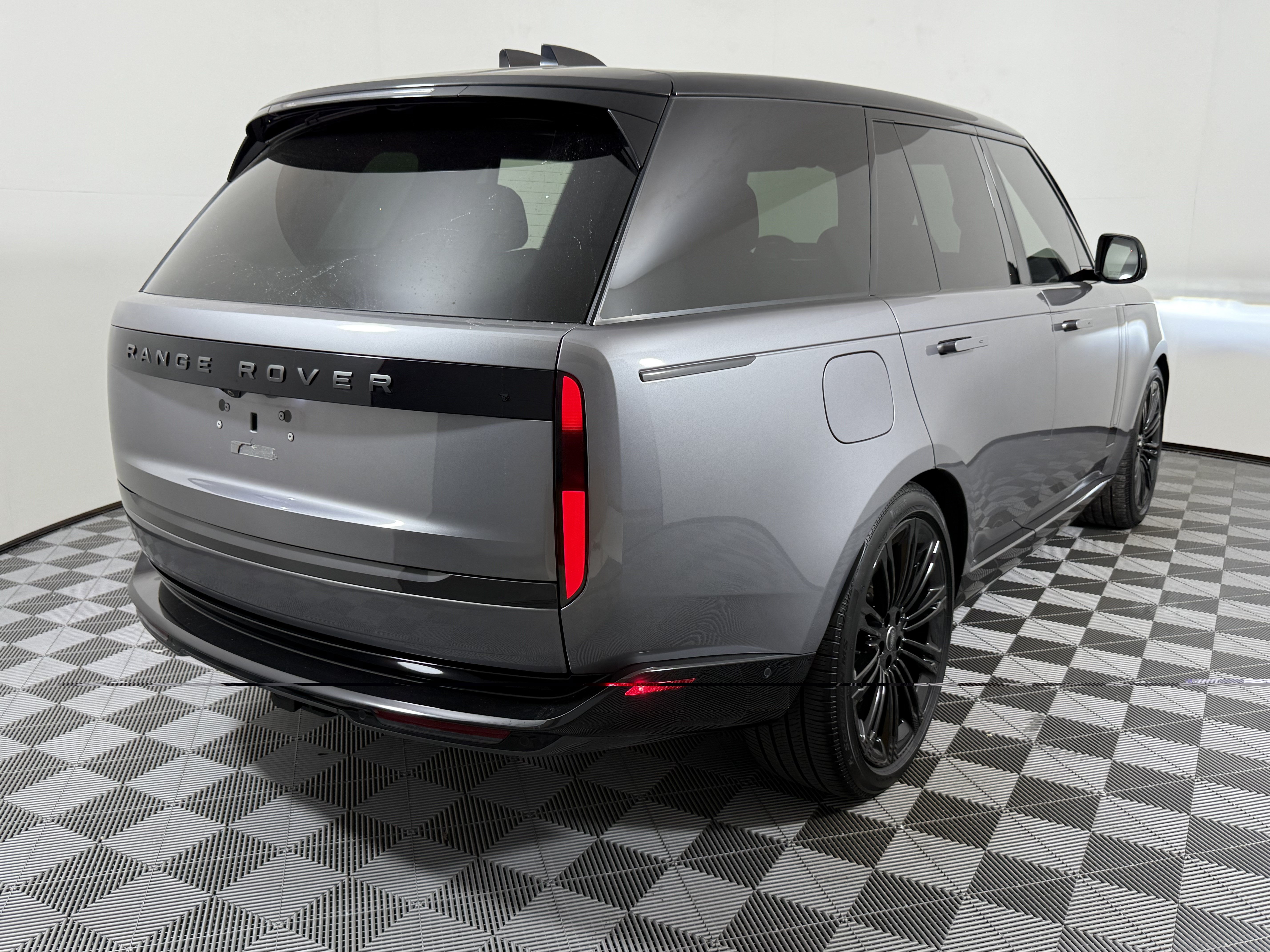 Certified 2025 Land Rover Range Rover SE AWD/4WD image 7