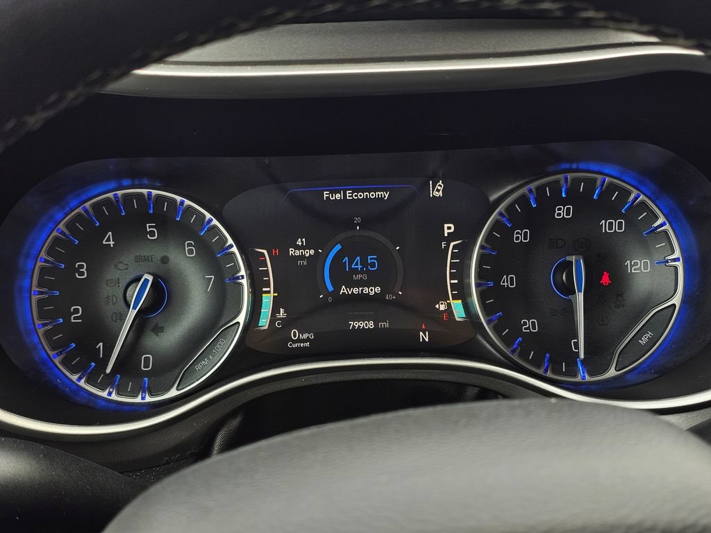 Used 2023 Chrysler Pacifica Touring-L FWD image 26