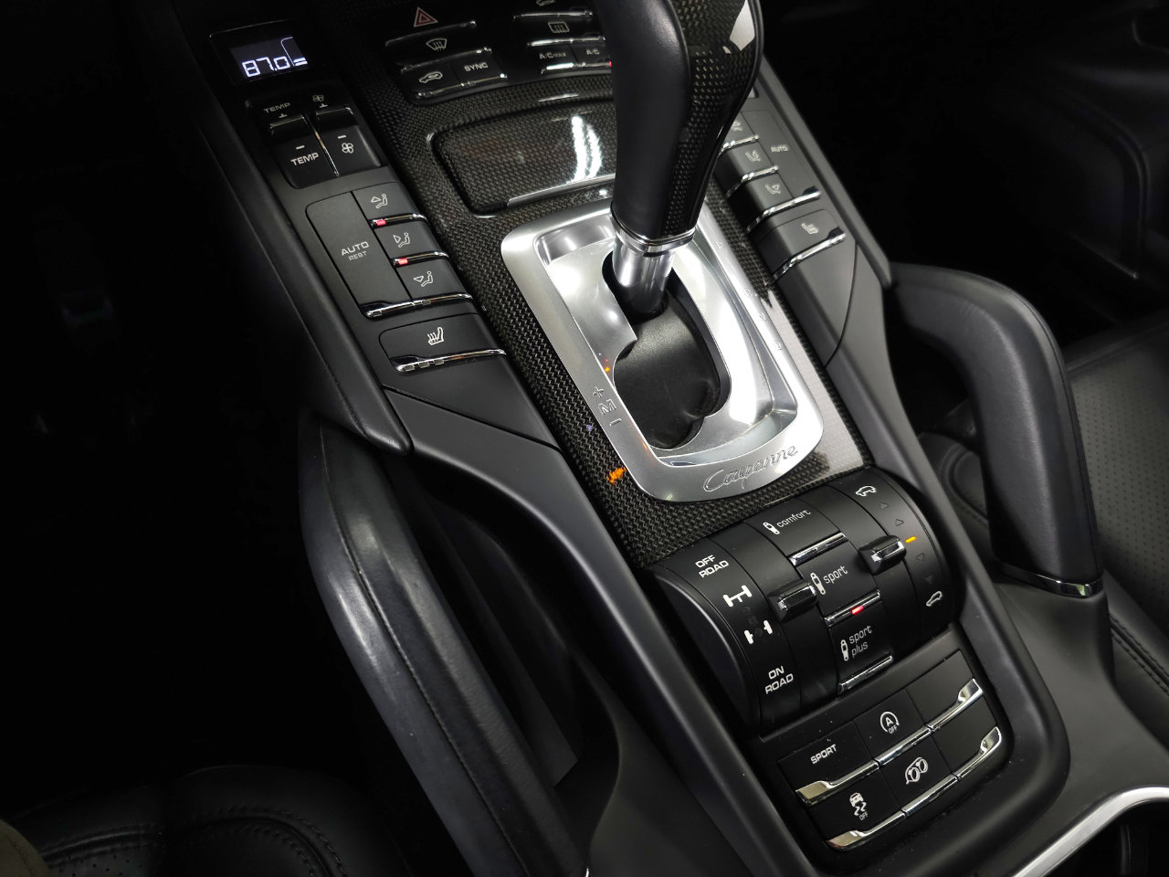 Used 2016 Porsche Cayenne GTS w/ Premium Package Plus image 28