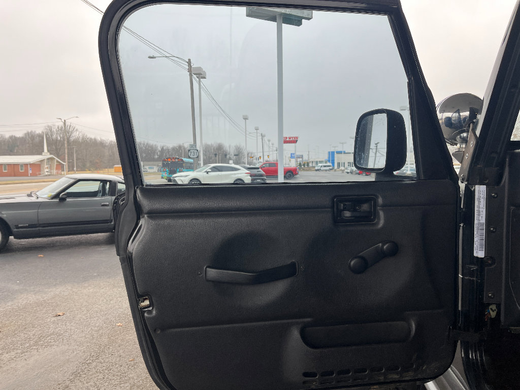 Used 2004 Jeep Wrangler Rubicon w/ Dual Top Group image 18