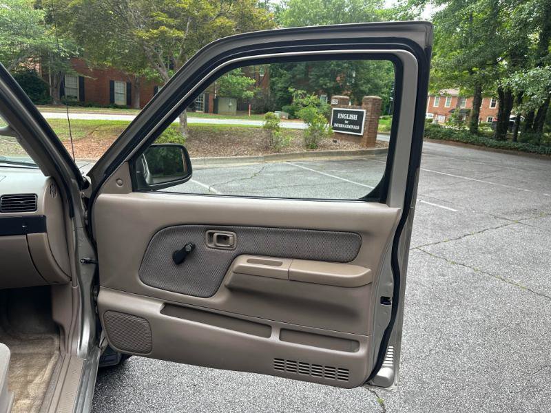 Used 2003 Nissan Frontier XE RWD image 30