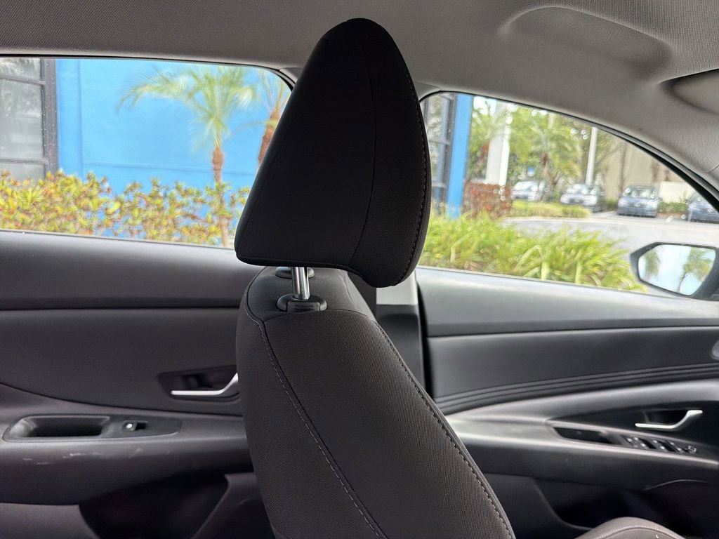 Used 2022 Hyundai Elantra SEL w/ Convenience Package FWD image 16