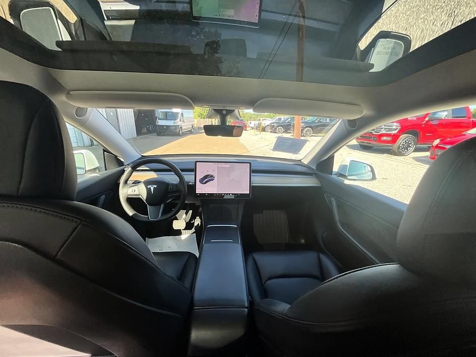 Used 2021 Tesla Model Y Long Range AWD/4WD image 30