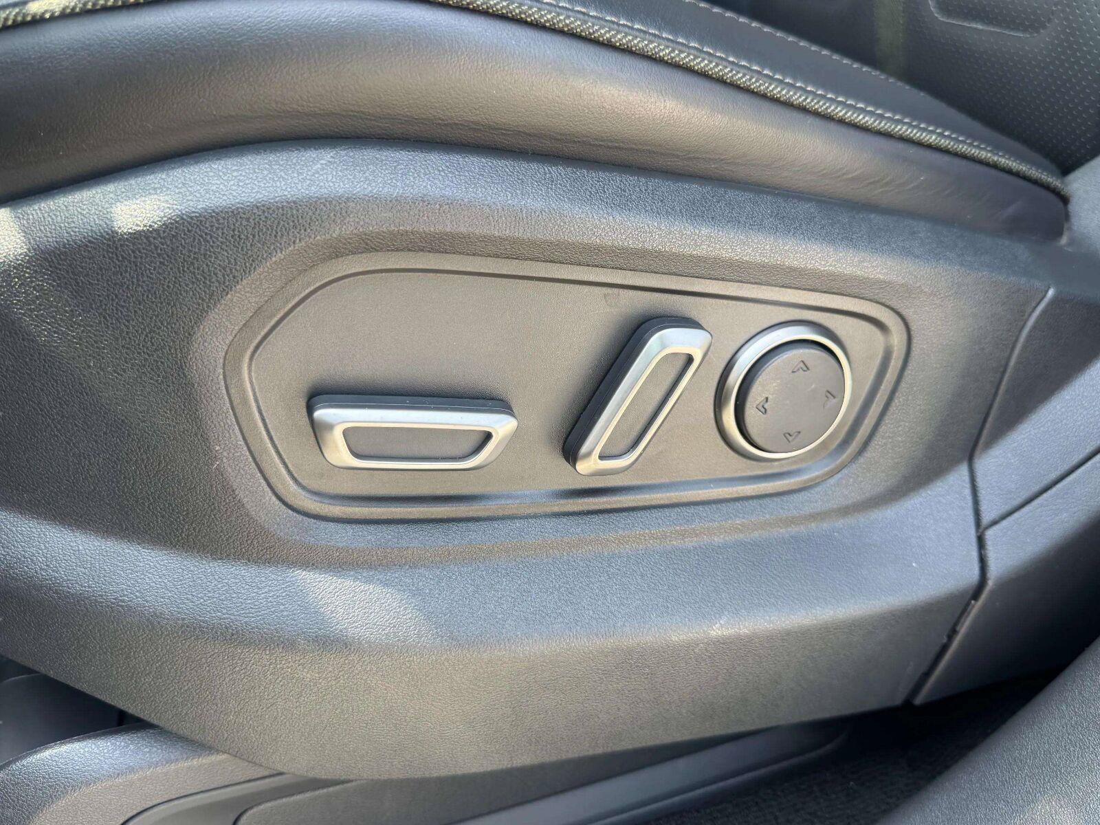 Used 2025 Rivian R1S Adventure AWD/4WD image 23