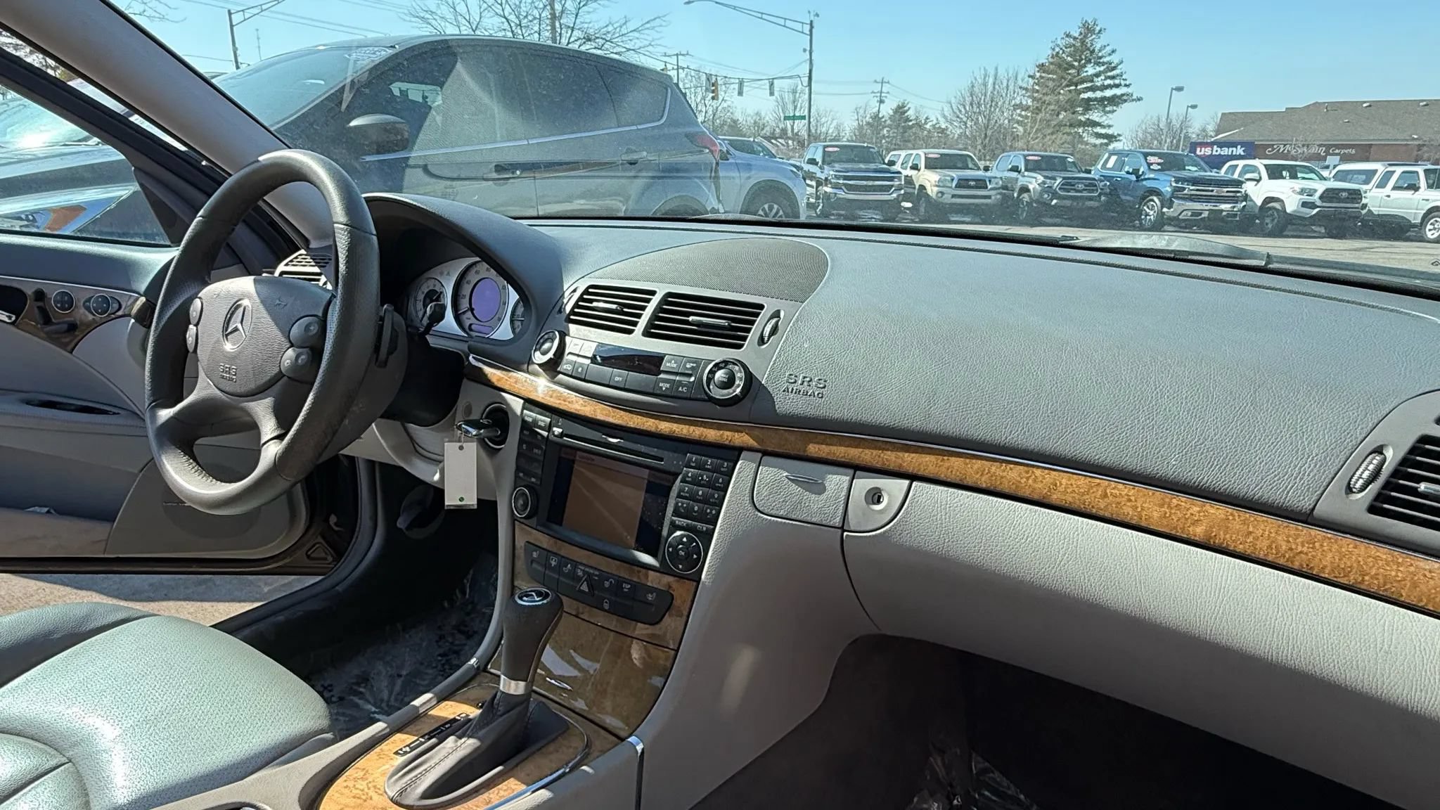 Used 2009 Mercedes-Benz E 350 4MATIC Sedan image 13