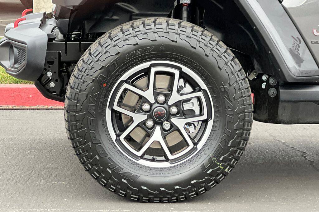 New 2026 Jeep Gladiator Rubicon w/ Safety Group AWD/4WD image 24