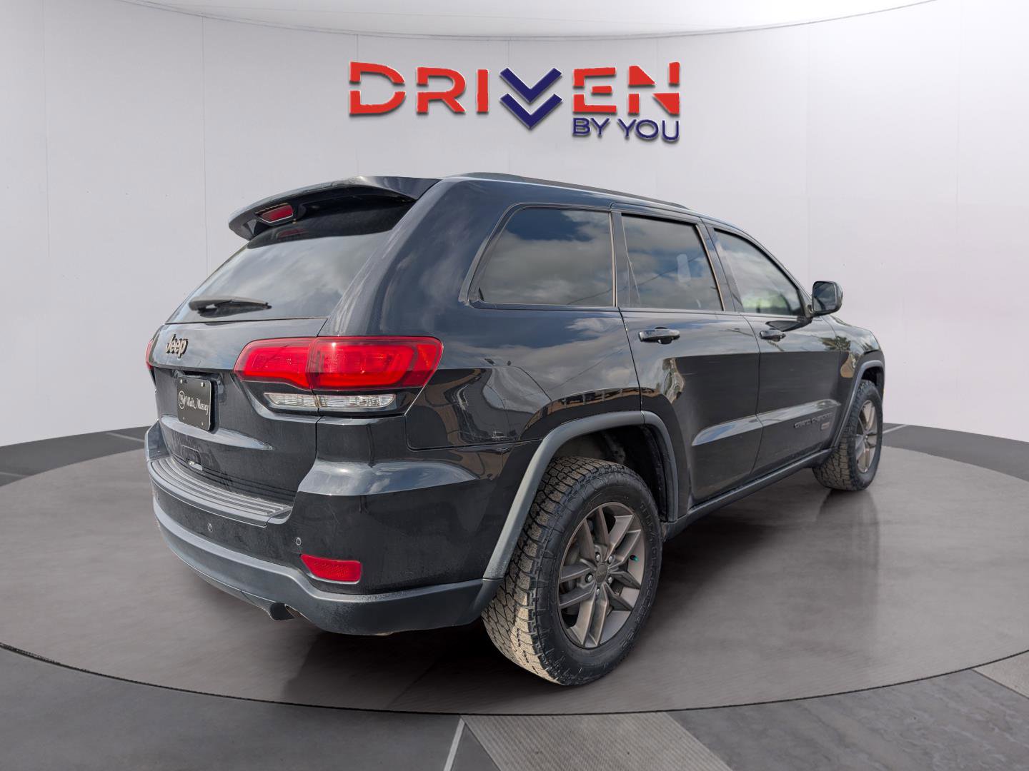Used 2016 Jeep Grand Cherokee Laredo 75th Anniversary image 5