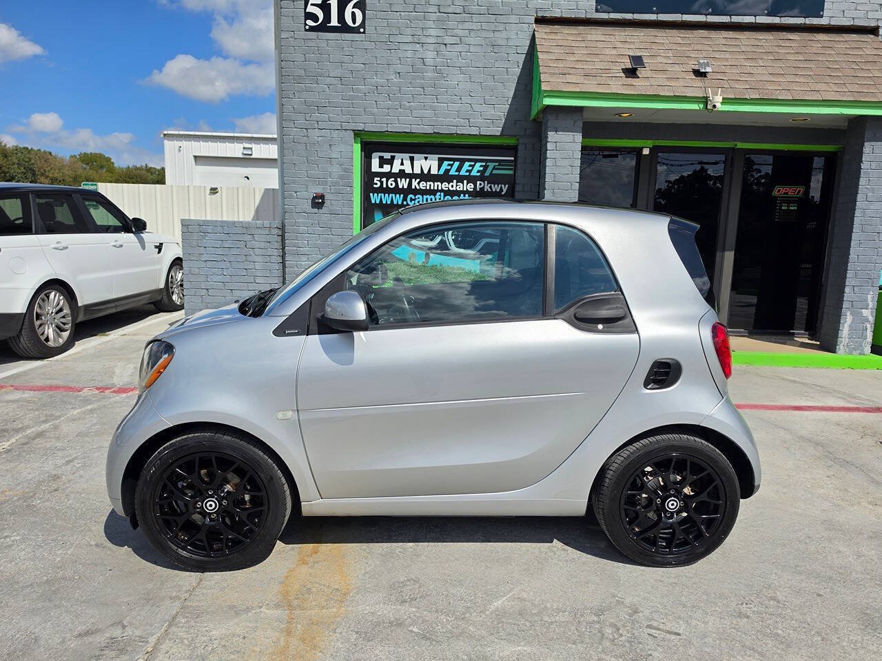 Used 2016 smart fortwo passion w/ Sport Package RWD image 16