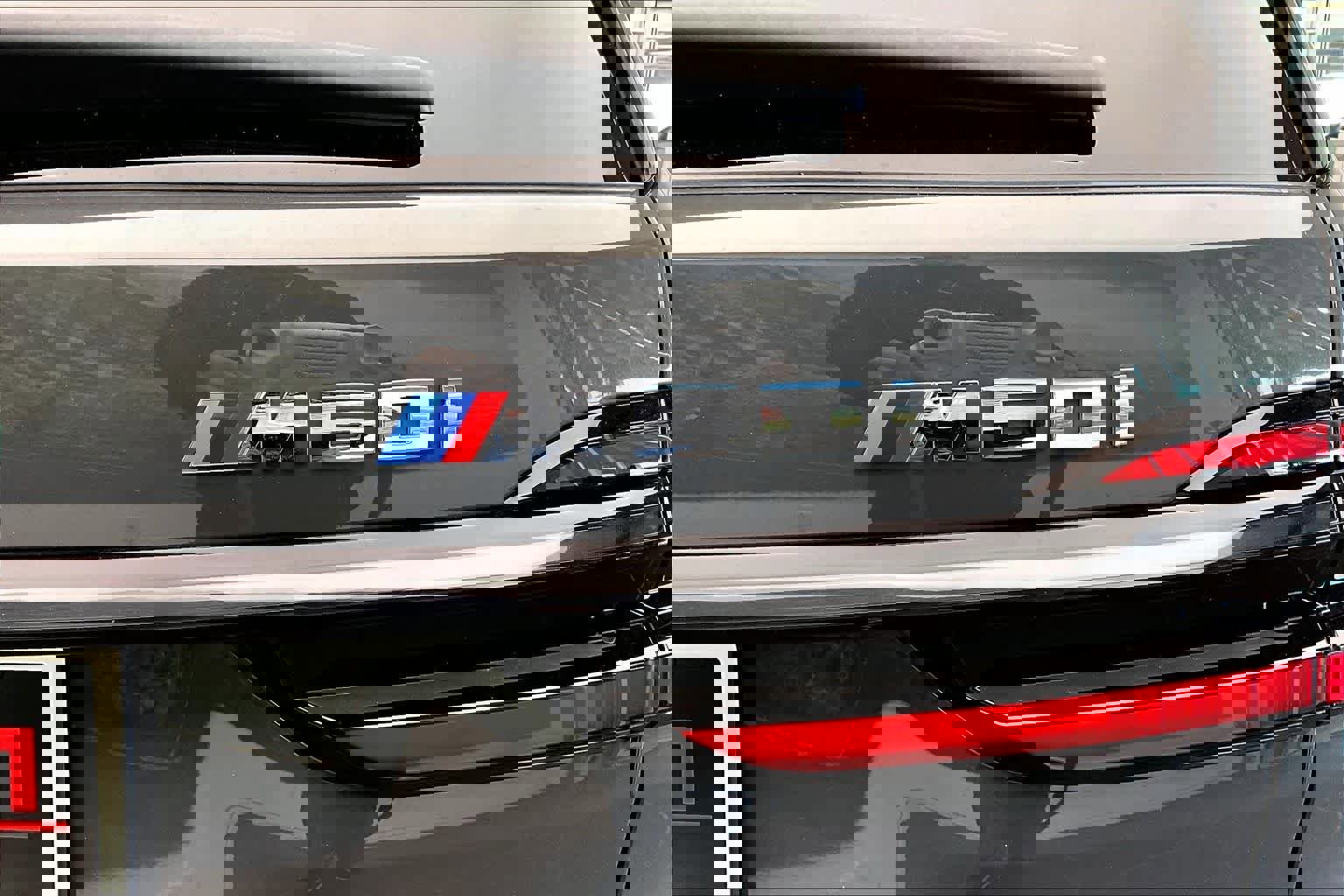 Used 2025 BMW X7 M60i image 10