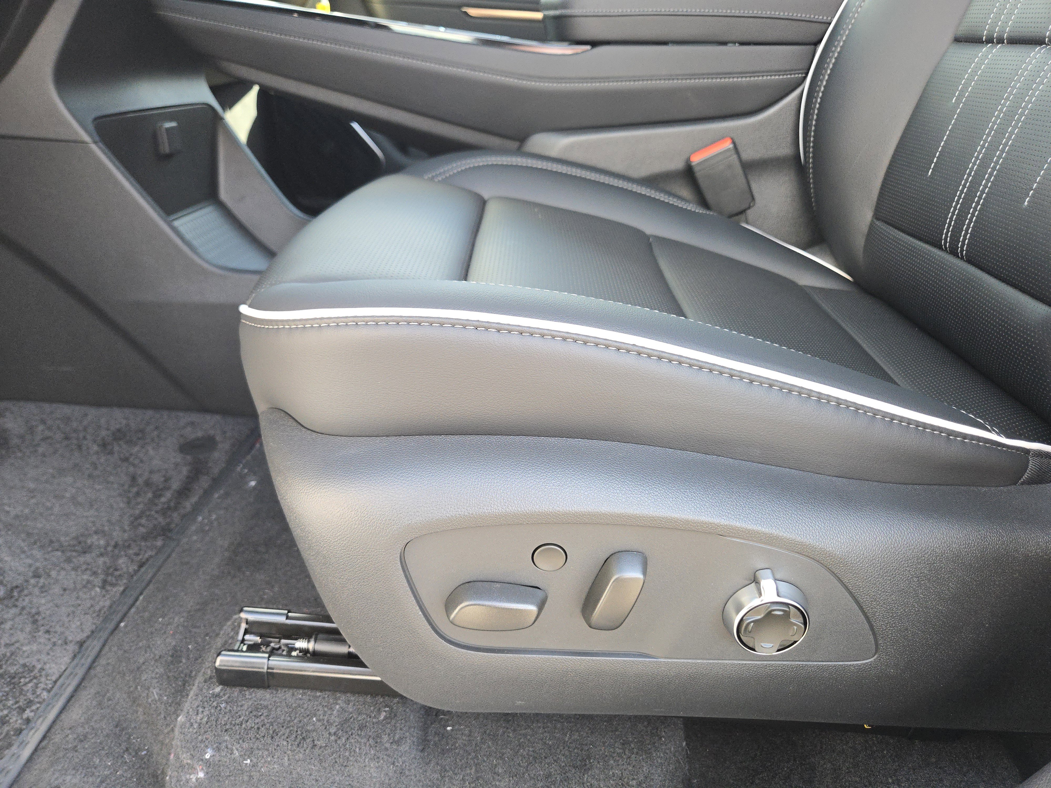 New 2026 Buick Enclave Avenir image 19