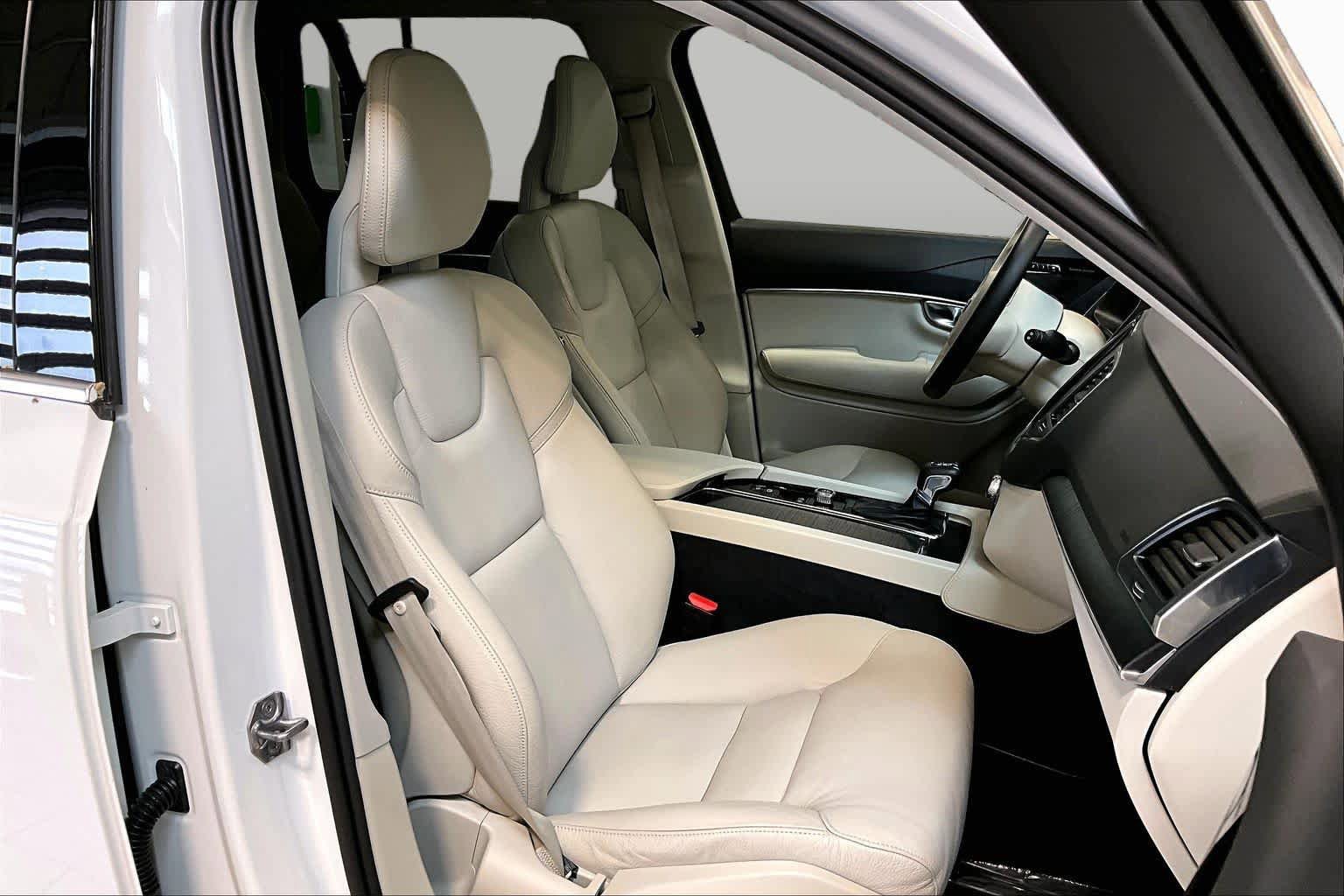 Used 2020 Volvo XC90 T6 Momentum w/ Protection Package AWD/4WD image 8