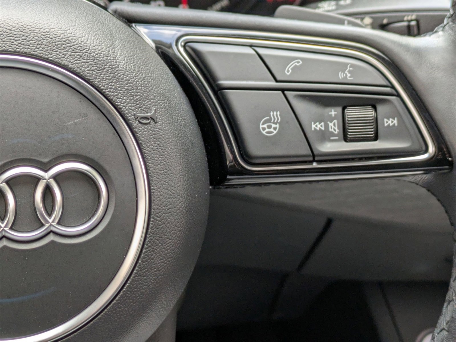 Used 2021 Audi A4 2.0T Premium w/ Convenience Package image 11