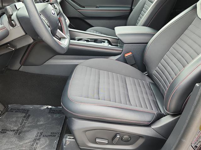 Used 2025 Ford Explorer ST-Line w/ ST-Line Street Pack image 9