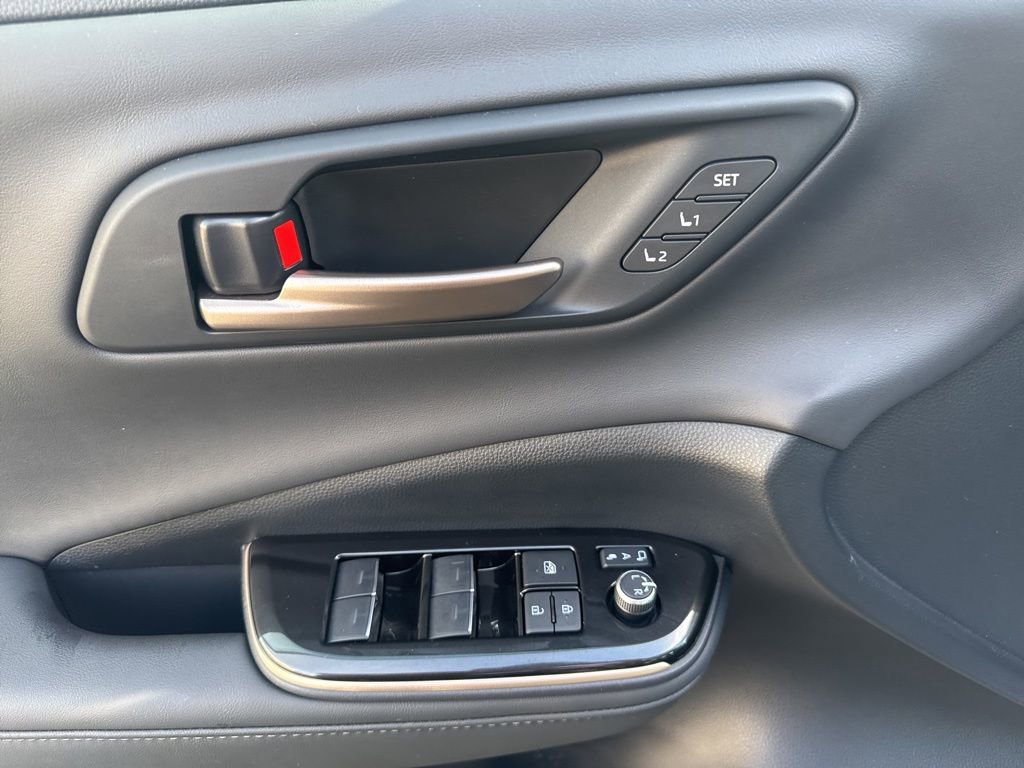 Used 2024 Toyota Crown Platinum AWD/4WD image 12