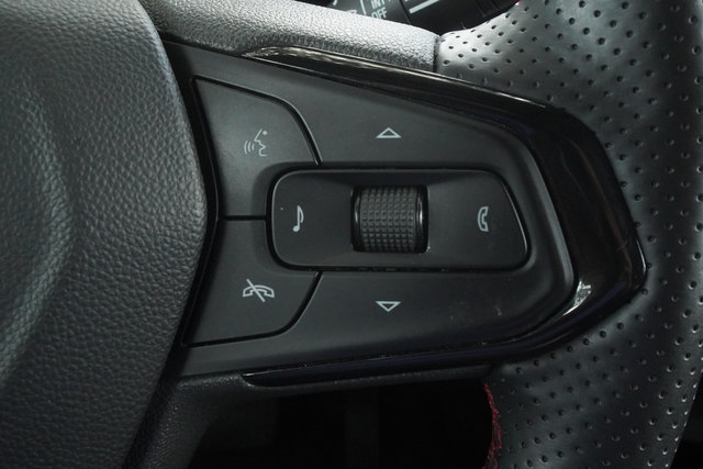 Used 2024 Chevrolet Trax RS w/ Sunroof Package FWD image 13