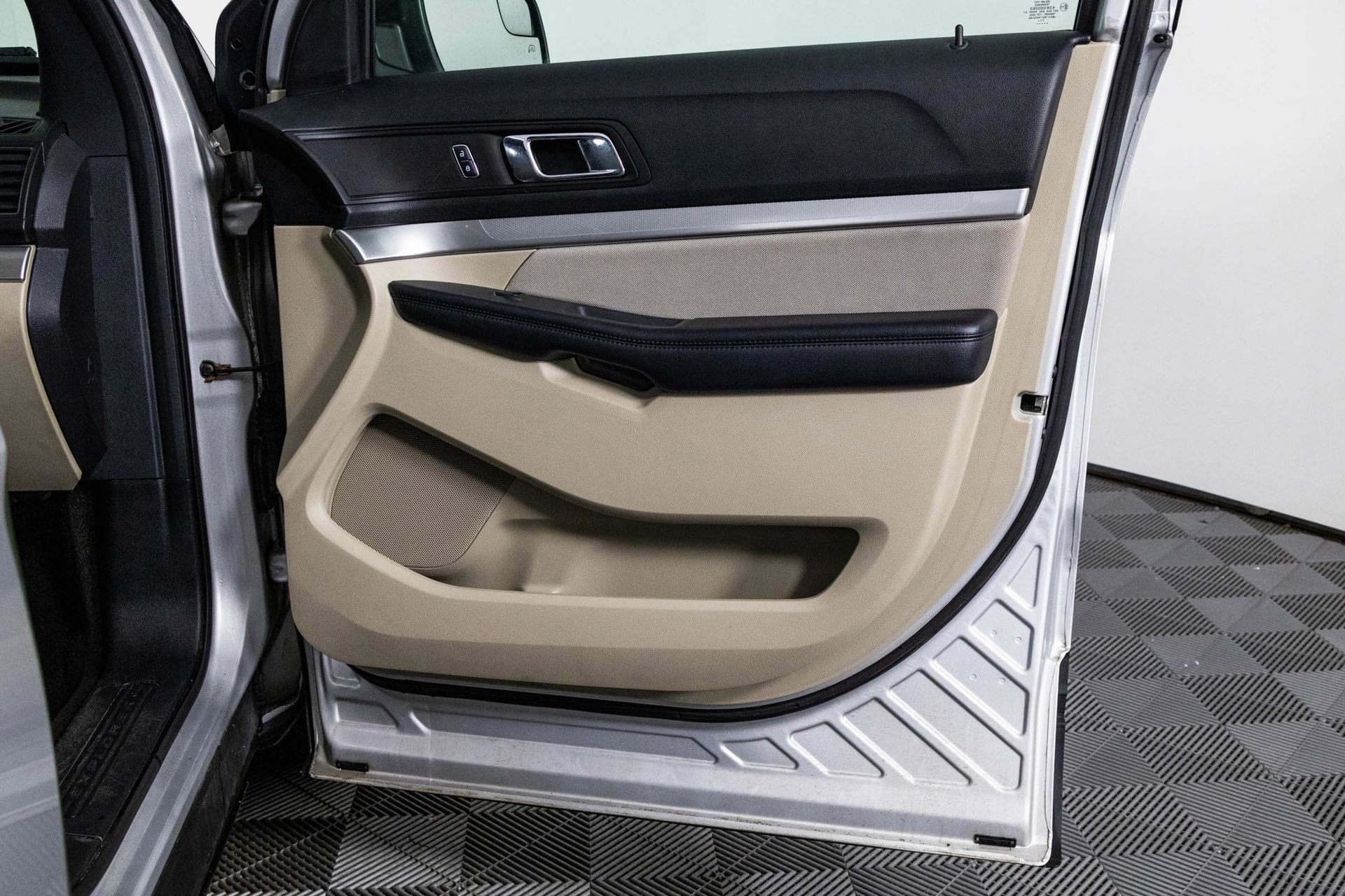 Used 2018 Ford Explorer Base image 41