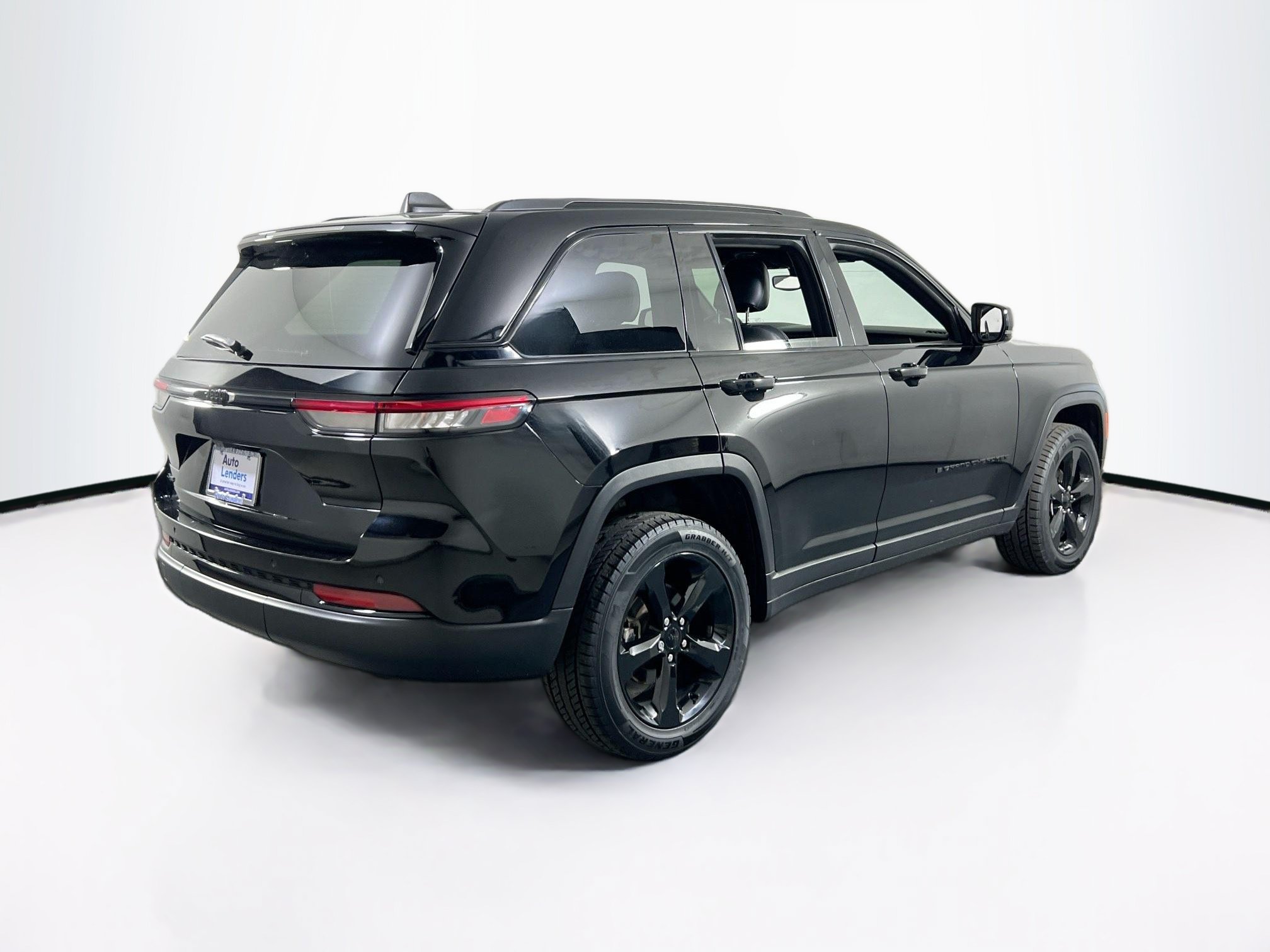 Used 2023 Jeep Grand Cherokee Altitude AWD/4WD image 5
