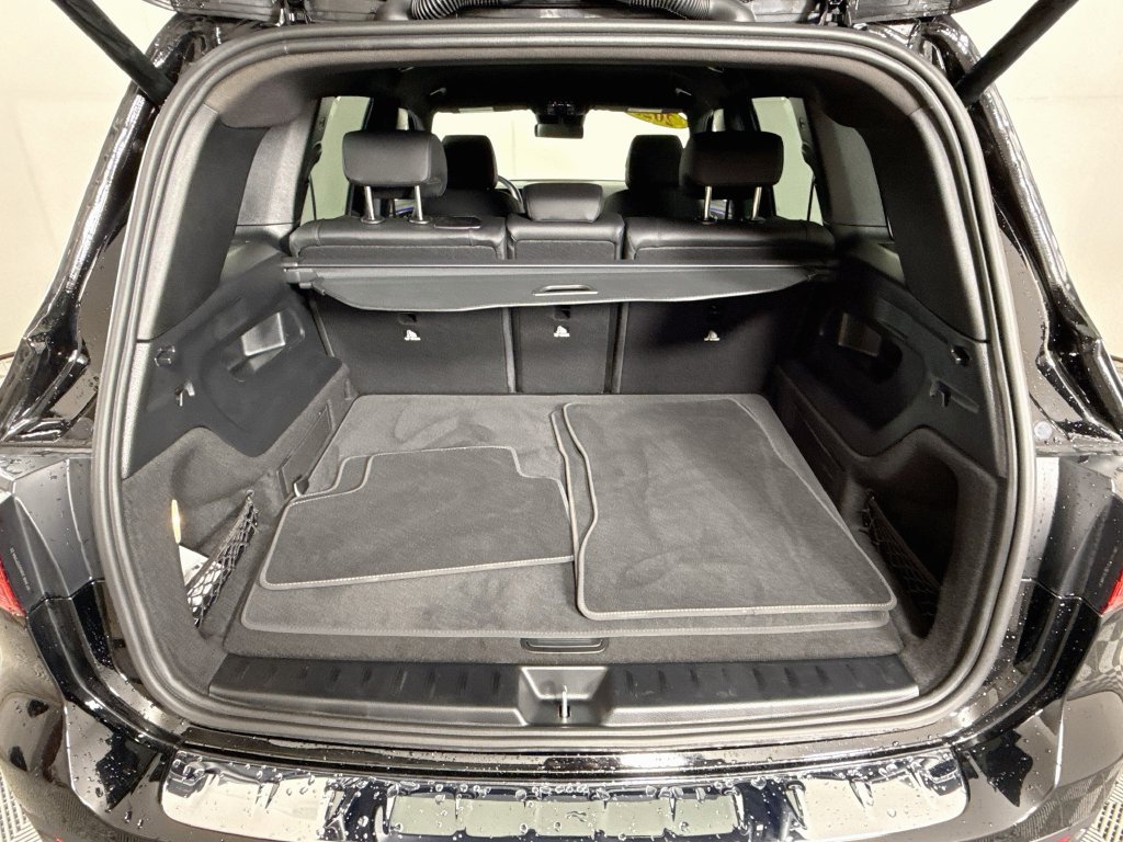 Used 2025 Mercedes-Benz GLB 250 4MATIC w/ Winter Package image 24