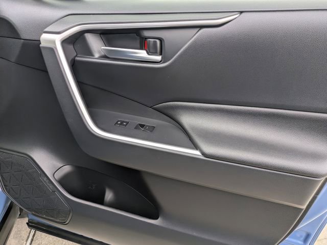 Used 2024 Toyota RAV4 SE image 32