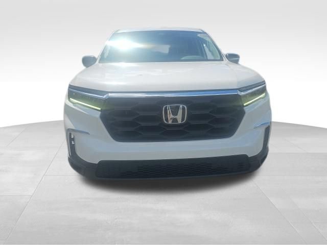 Used 2023 Honda Pilot LX image 3