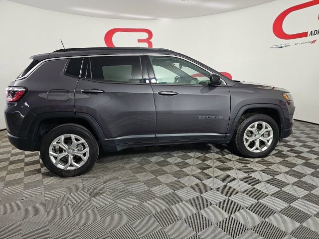 Certified 2024 Jeep Compass Latitude image 8